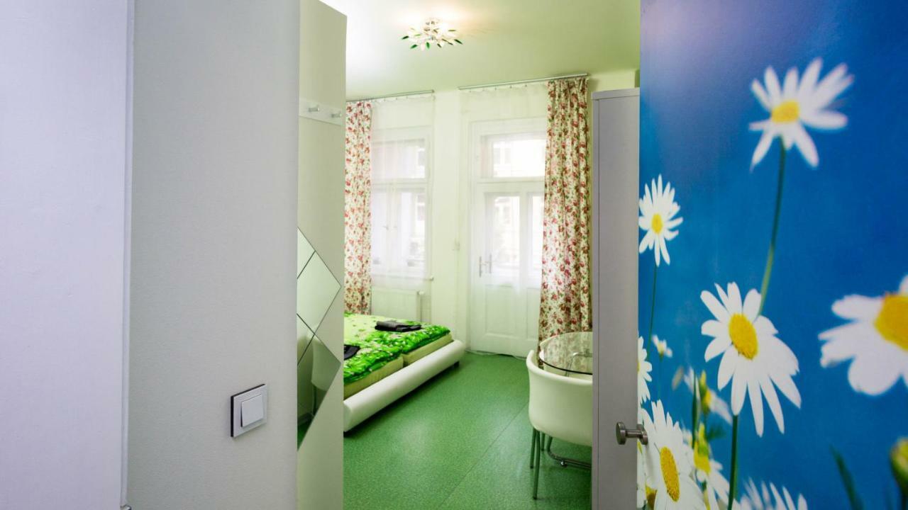Apartment Four Year Seasons - Walkable To Centre, Metro And Riverside Praha Exteriér fotografie