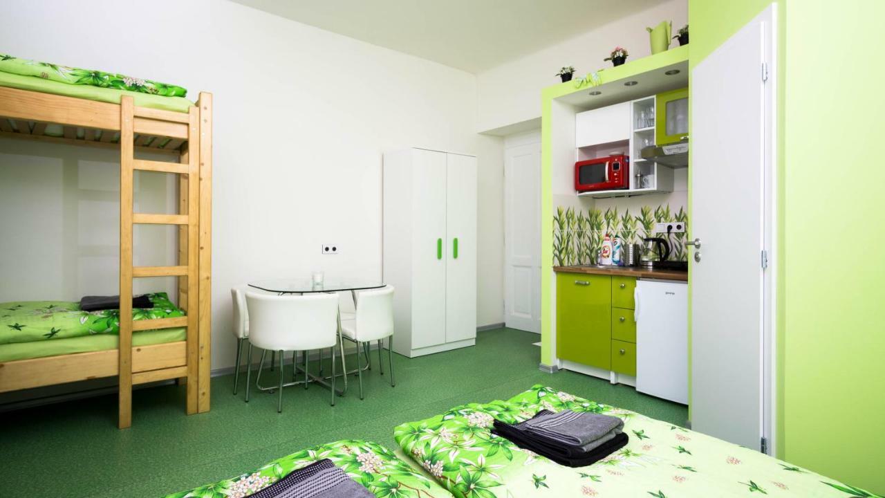 Apartment Four Year Seasons - Walkable To Centre, Metro And Riverside Praha Exteriér fotografie